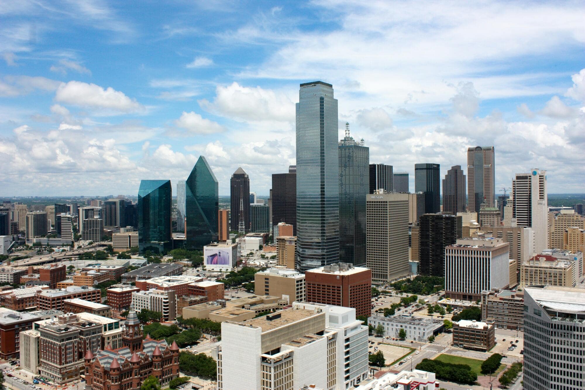 Summer Vacation Rental Tips: Making the Most of the High Season in Dallas