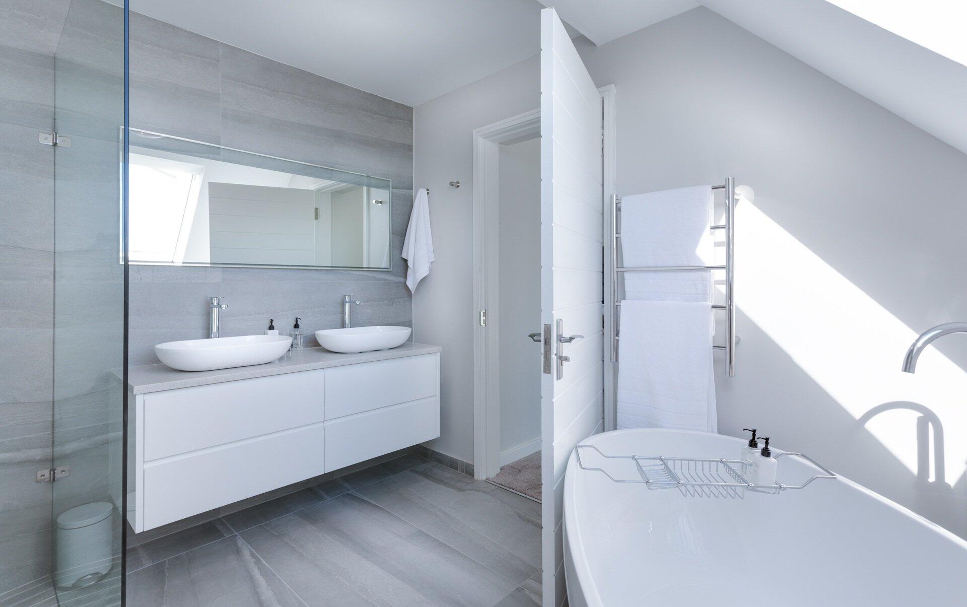 Bathroom Cleaning Tips for Dallas, TX Vacation Rentals: A Spotless Experience